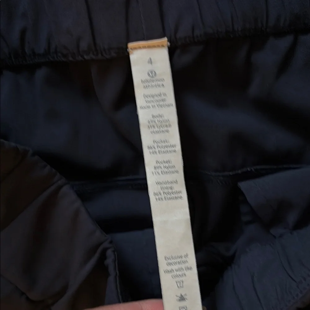 Lululemon on the fly crop Navy jogger Pants 4